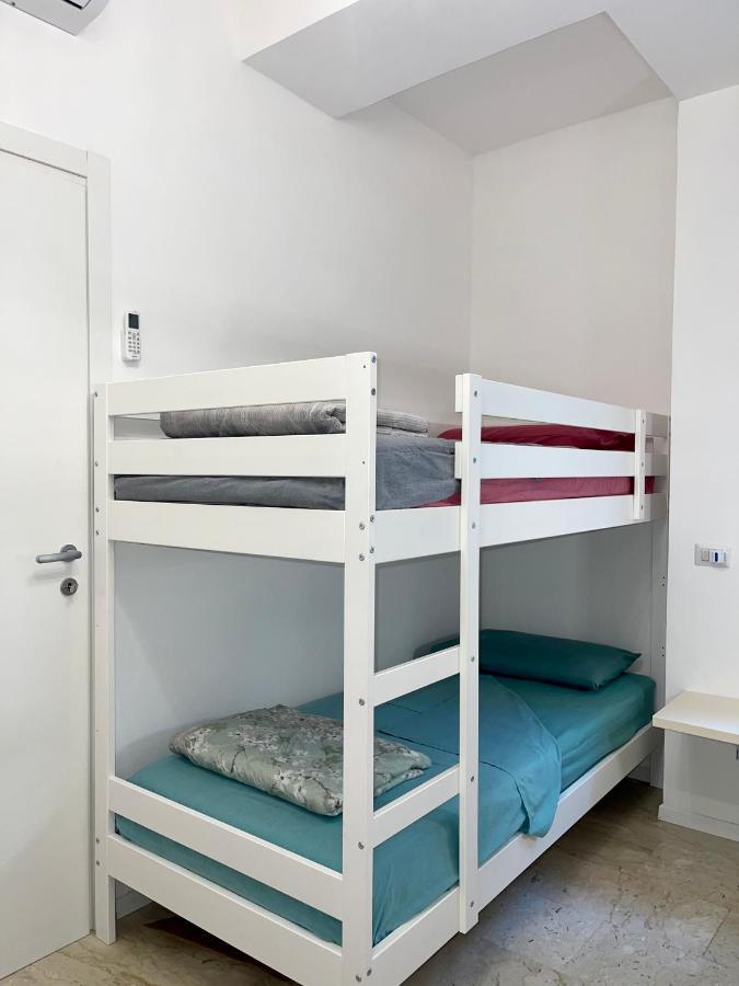 The White House, Modern In Center Apartamento Milán