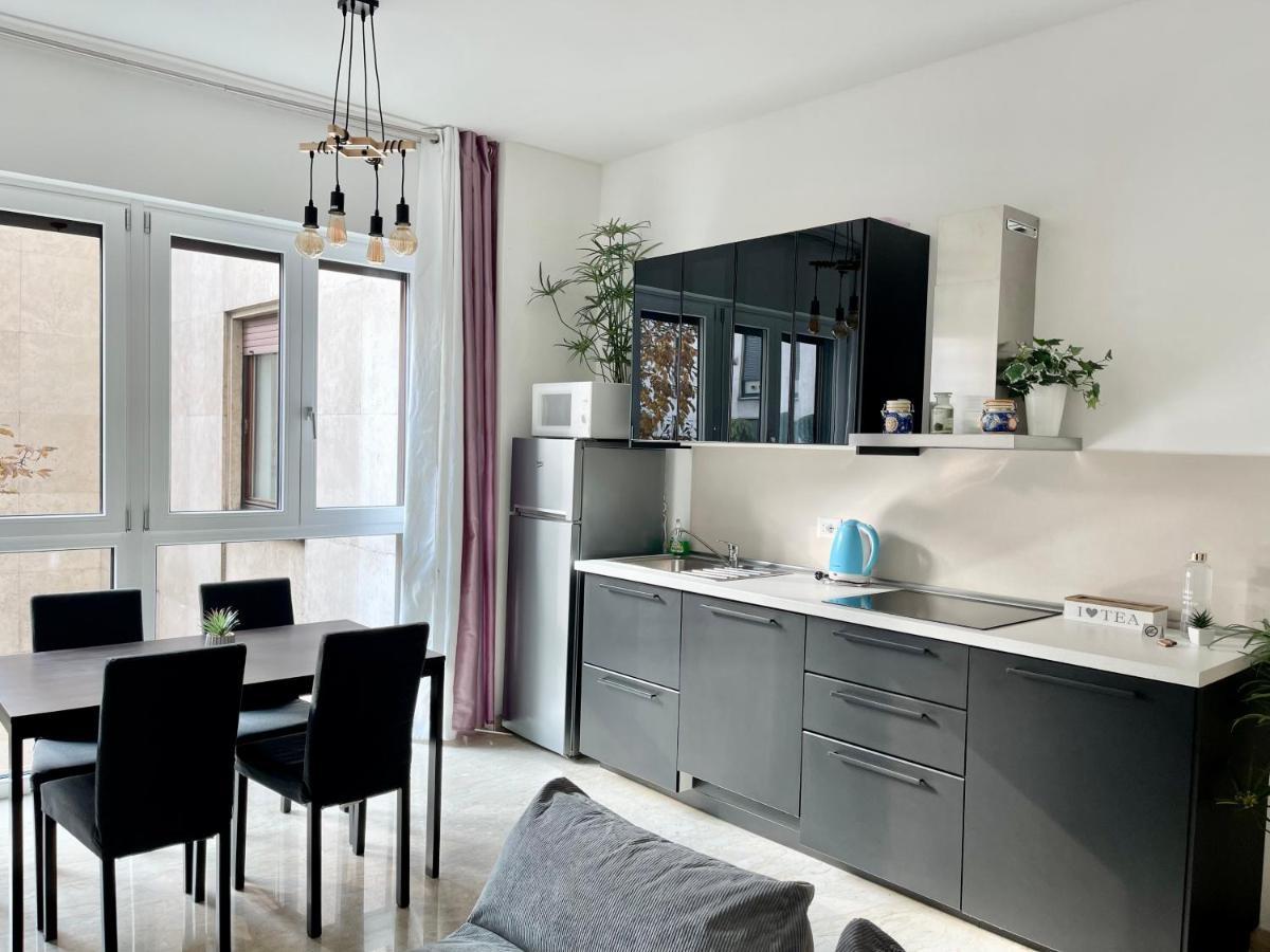 Apartamento The White House, Modern In Center Milán