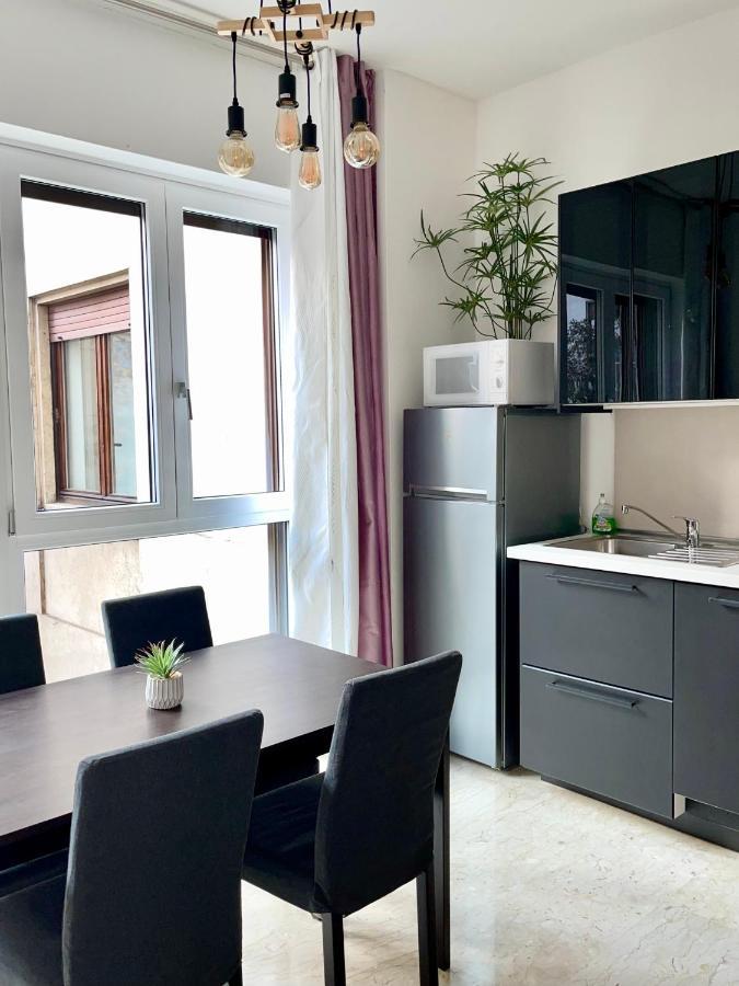 The White House, Modern In Center Apartamento Milán