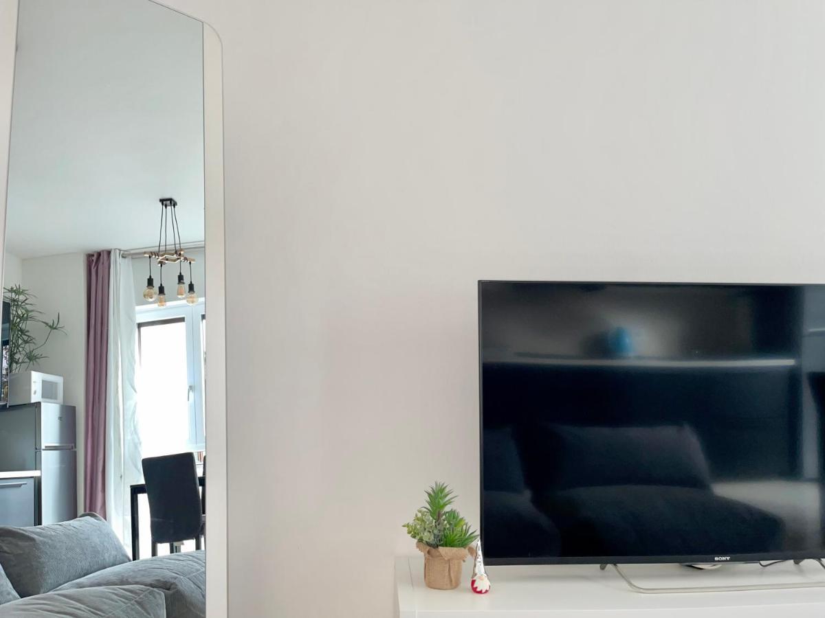 The White House, Modern In Center Apartamento Milán
